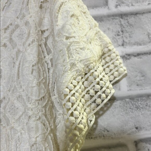 Sugar lips size large Cream Lace V-Neck Dress - Picture 6 of 10